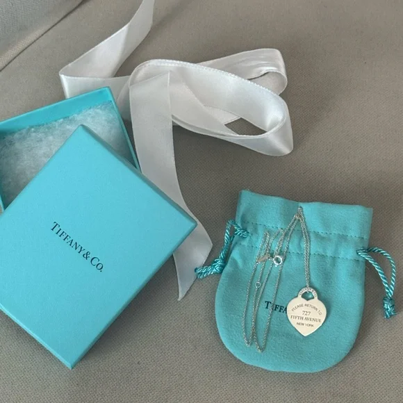 Tiffany & Co. Heart Tag Necklace RARE LIMITED EDITION 727 Fifth Ave Necklace - Picture 9 of 11